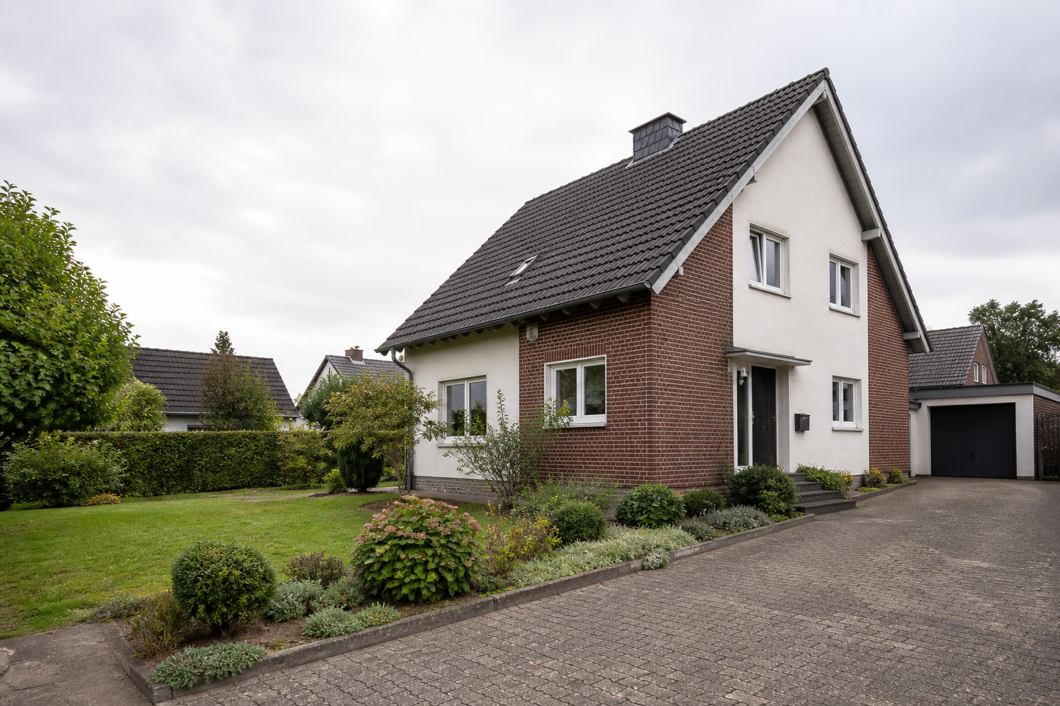 Neutrales Wohnhaus als Beispiel für Wohneigentum